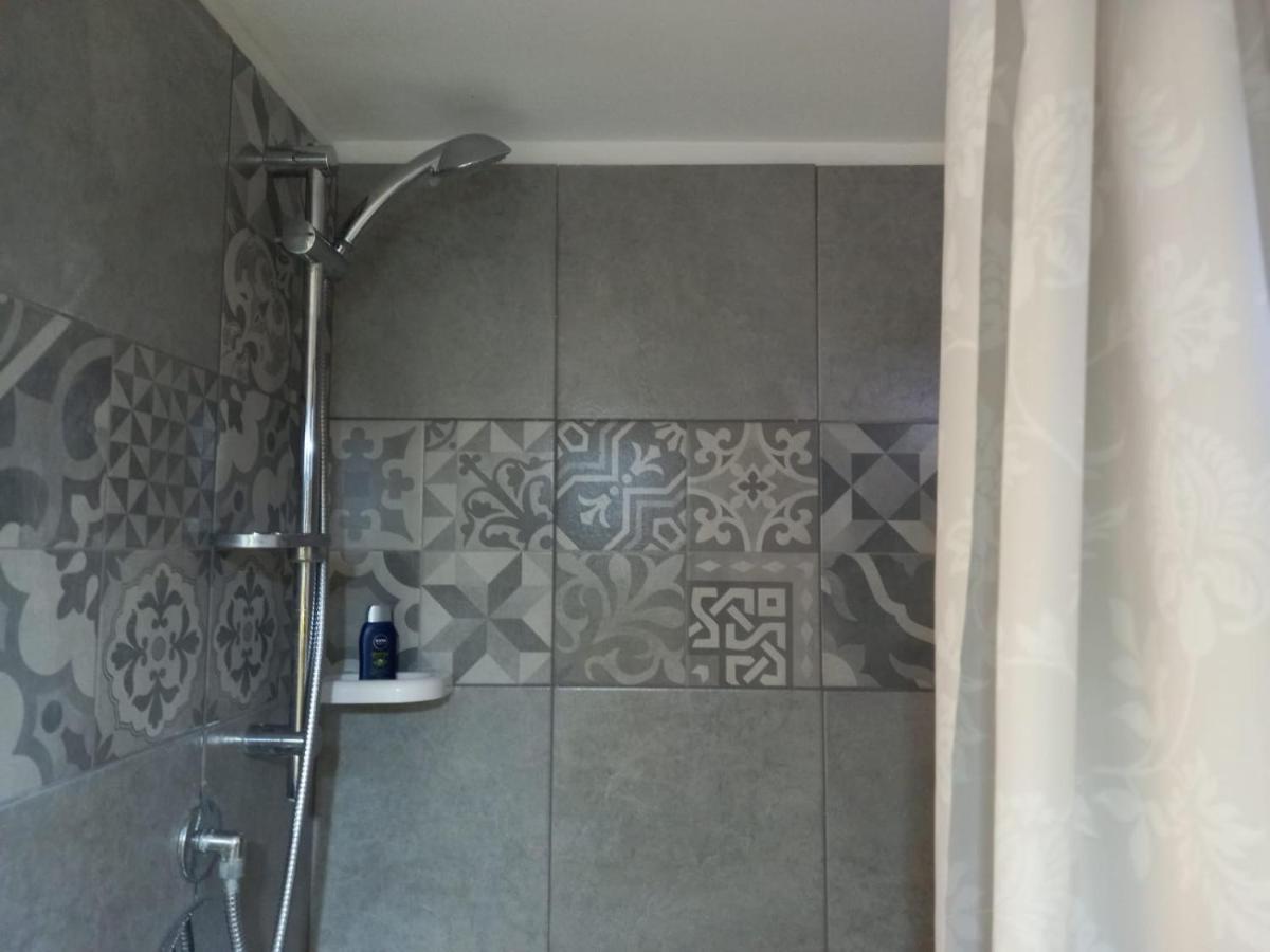 Room In Historical City Centre With Private Bathroom Катания Экстерьер фото