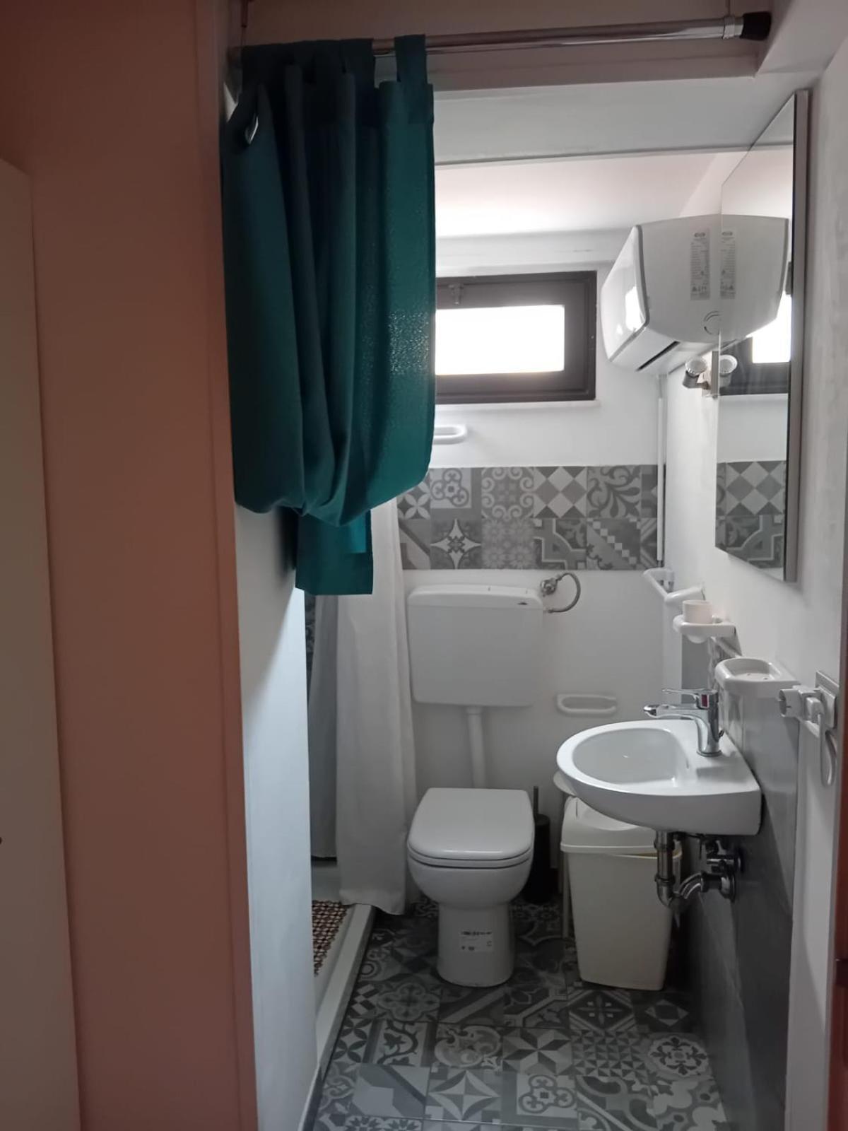 Room In Historical City Centre With Private Bathroom Катания Экстерьер фото