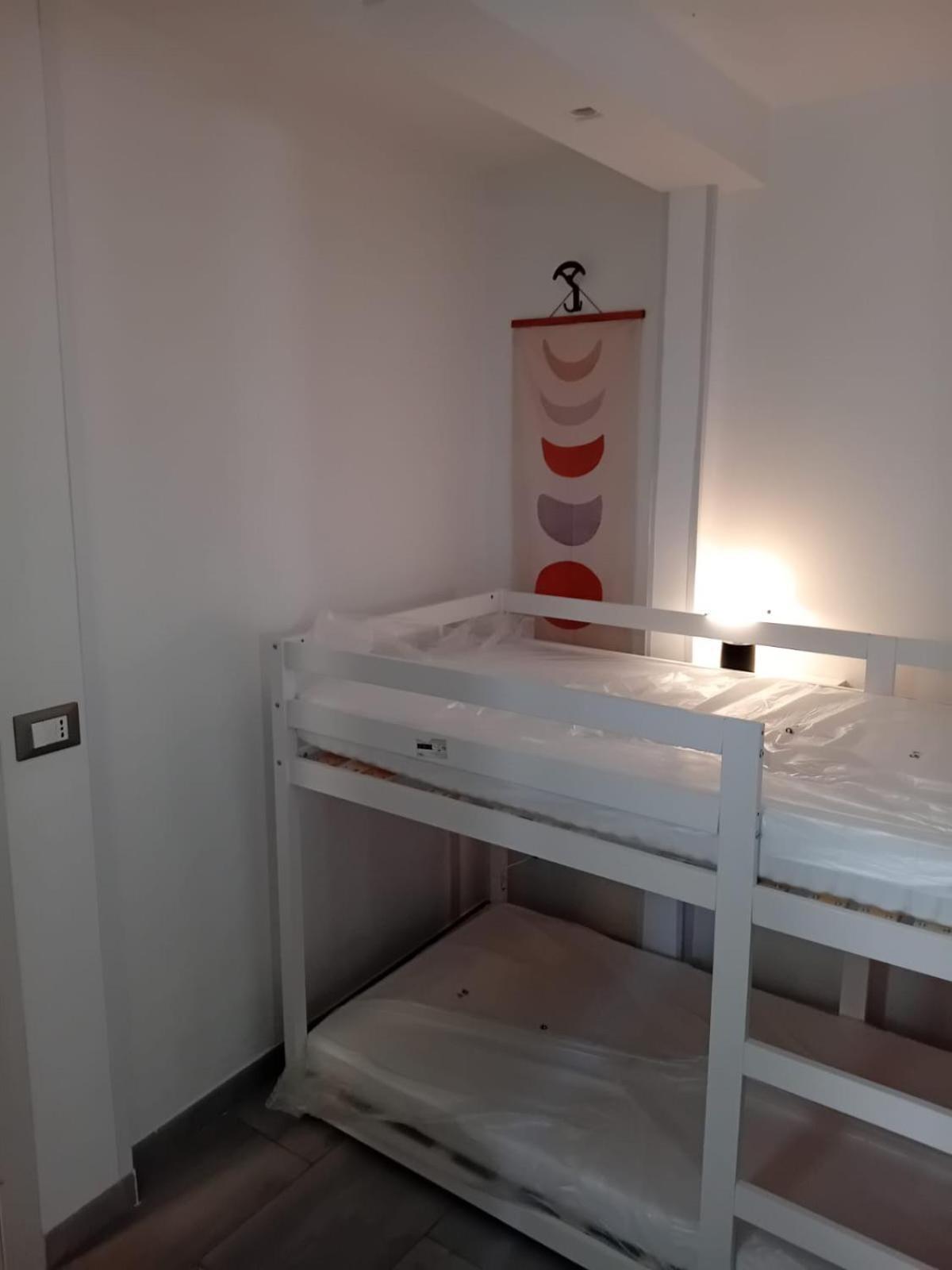 Room In Historical City Centre With Private Bathroom Катания Экстерьер фото